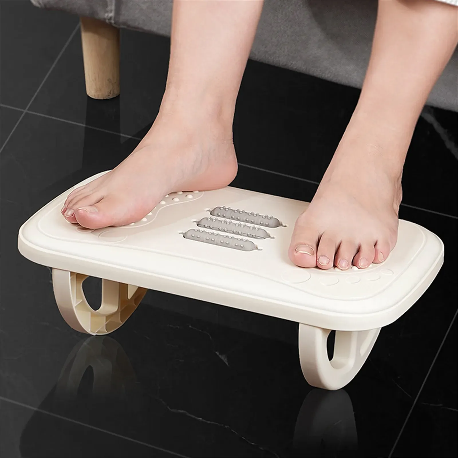 Repose-pieds basculant