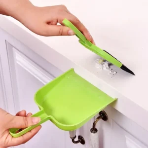 Brosse et ramassette de bureau