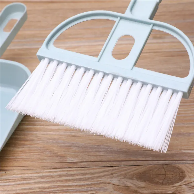 Brosse et ramassette de bureau